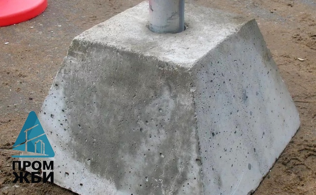Фундаментные блоки с закладным фланцевым элементом